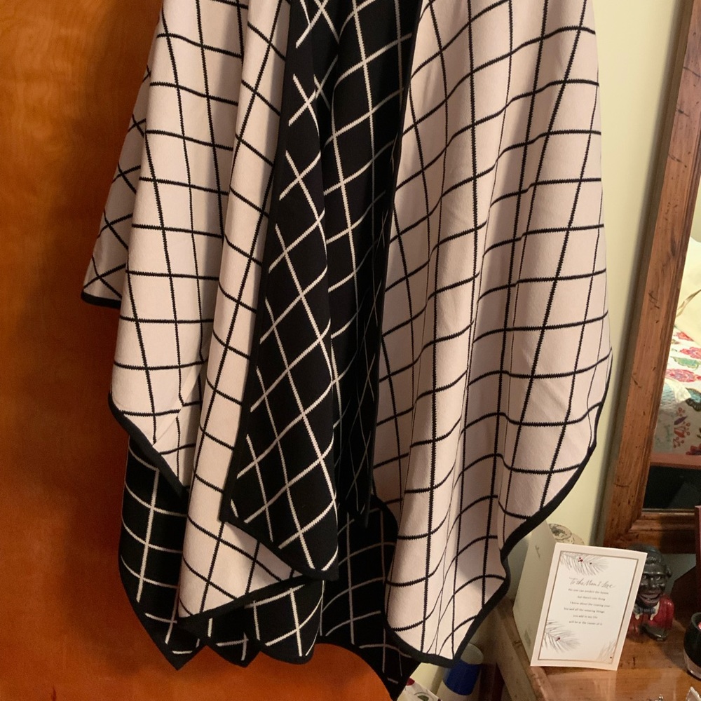 Reversible Shawl/Jacket - Picture 6 of 6
